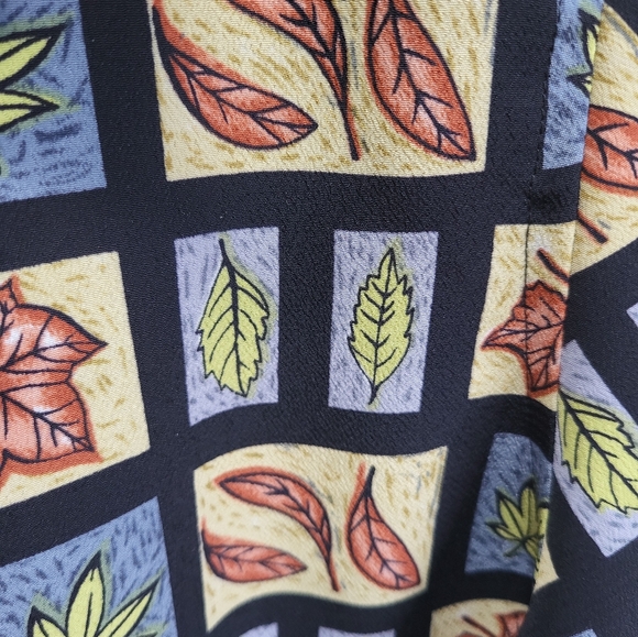 Womens Medium Milano Blouse Buttons Fall Leaves - Picture 4 of 5